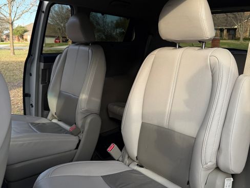 Used 2016 Kia Sedona LX w/ Option Group 020 image 5