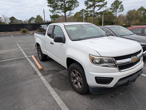 Used 2017 Chevrolet Colorado W/T image 2