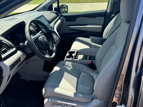 Used 2024 Honda Odyssey Touring image 6