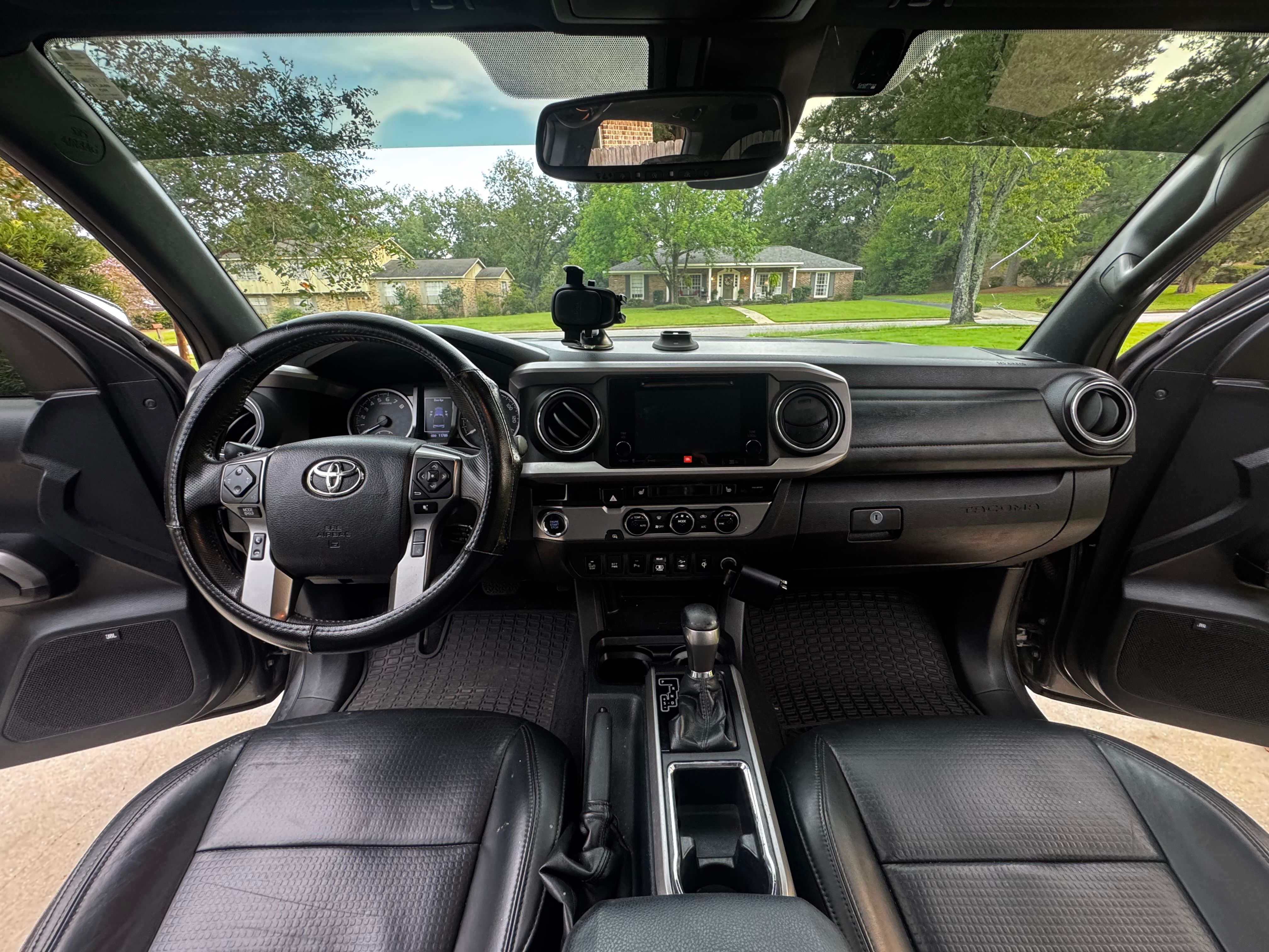 Used 2018 Toyota Tacoma Limited RWD image 9