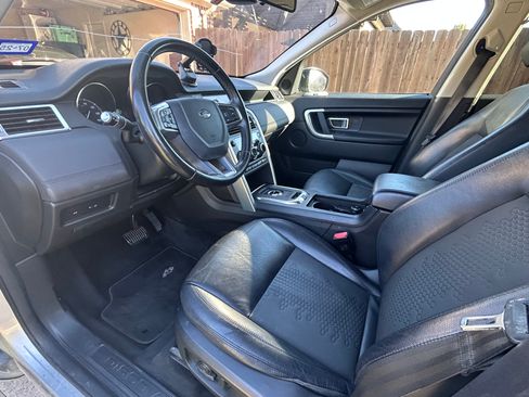 Used 2019 Land Rover Discovery Sport SE image 5