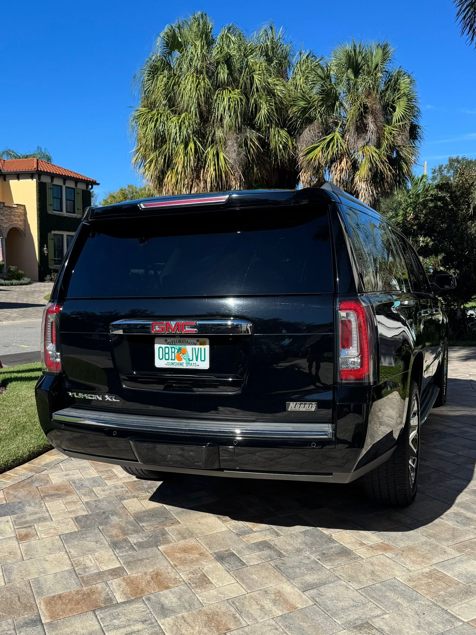 Used 2017 GMC Yukon XL Denali w/ Open Road Package AWD/4WD image 8