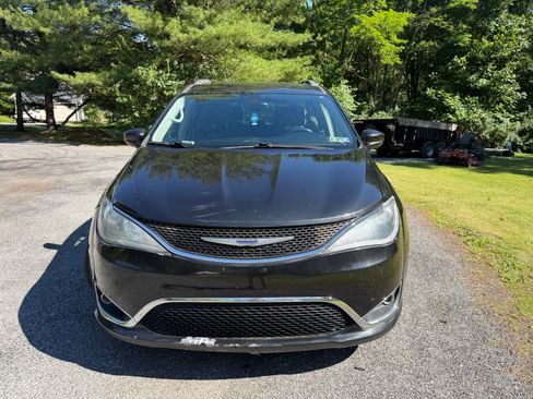 Used 2019 Chrysler Pacifica Touring-L FWD image 8