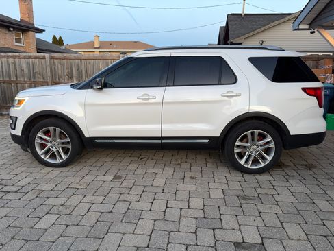 Used 2016 Ford Explorer XLT w/ Equipment Group 202A image 6