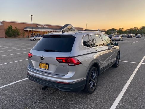 Used 2022 Volkswagen Tiguan SE image 4
