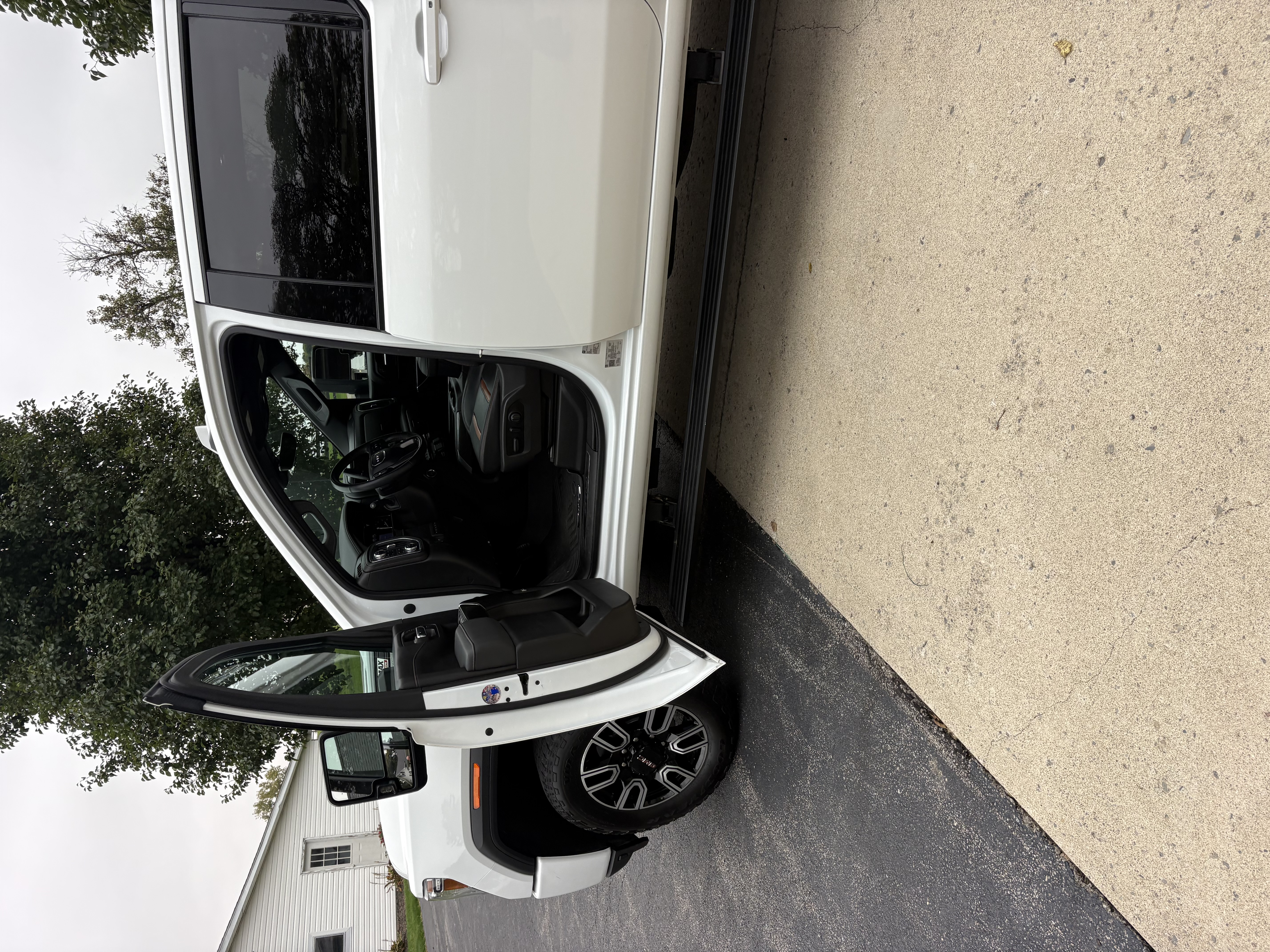Used 2023 GMC Sierra 3500 AT4 w/ AT4 Premium Plus Package AWD/4WD image 12