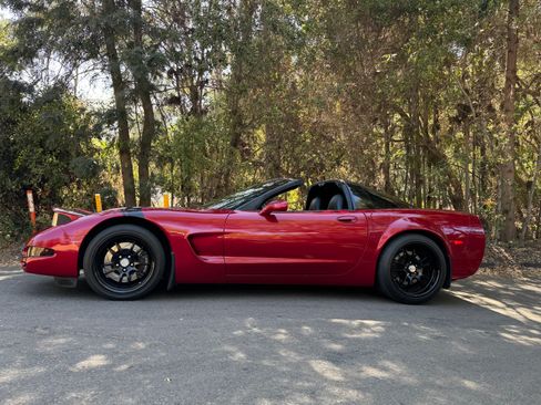 Used 2000 Chevrolet Corvette Coupe w/ Memory Pkg RWD image 31