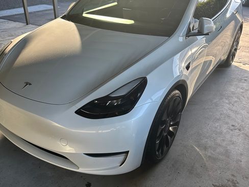 Used 2023 Tesla Model Y Performance image 2