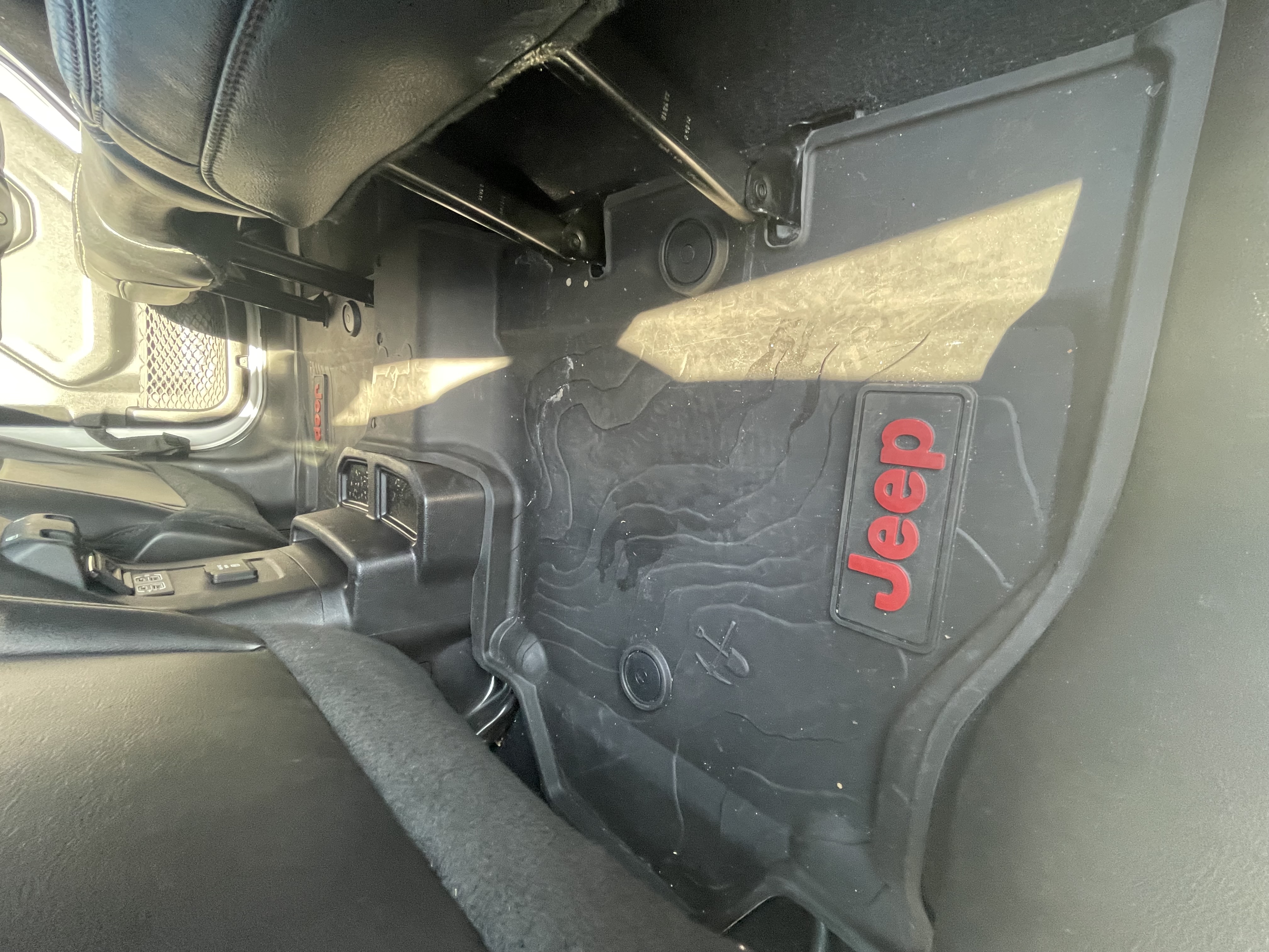 Used 2018 Jeep Wrangler Unlimited Sahara w/ Quick Order Package 24M Moab AWD/4WD image 12