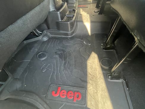 Used 2018 Jeep Wrangler Unlimited Sahara w/ Quick Order Package 24M Moab AWD/4WD image 12