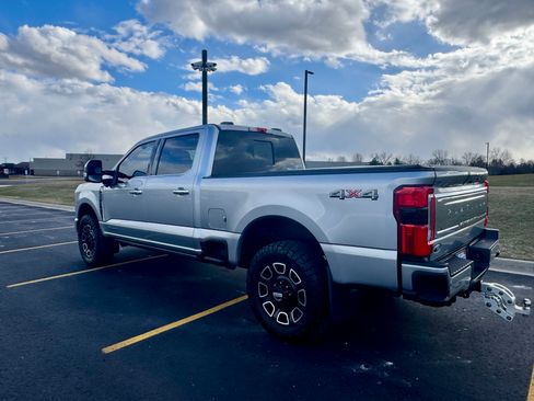 Used 2024 Ford F250 Platinum image 8