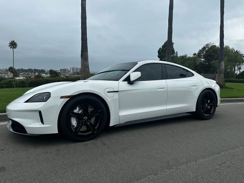 Used 2025 Porsche Taycan image 5