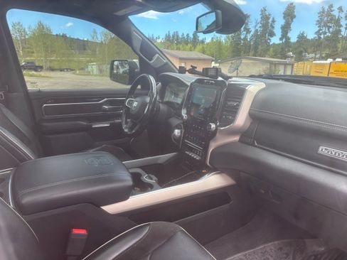 Used 2019 RAM 1500 Laramie AWD/4WD image 2