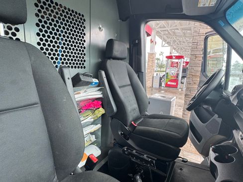 Used 2021 Mercedes-Benz Sprinter 2500 image 11