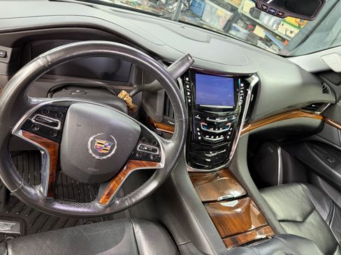 Used 2015 Cadillac Escalade ESV Premium image 17