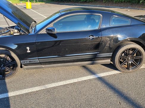 Used 2010 Ford Mustang Shelby GT500 RWD image 5