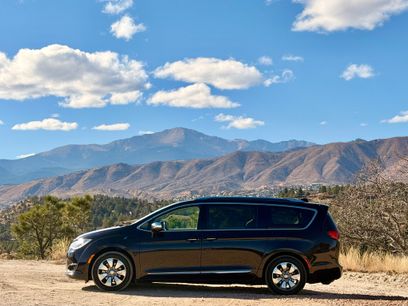 Used 2018 Chrysler Pacifica Limited w/ Advanced Safetytec Group