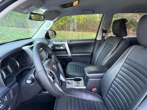 Used 2016 Toyota 4Runner SR5 image 11