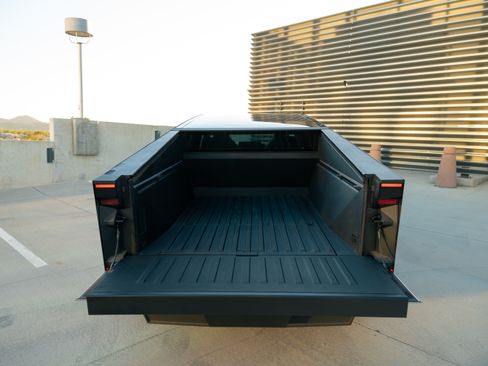 Used 2024 Tesla Cybertruck AWD Crew Cab image 4