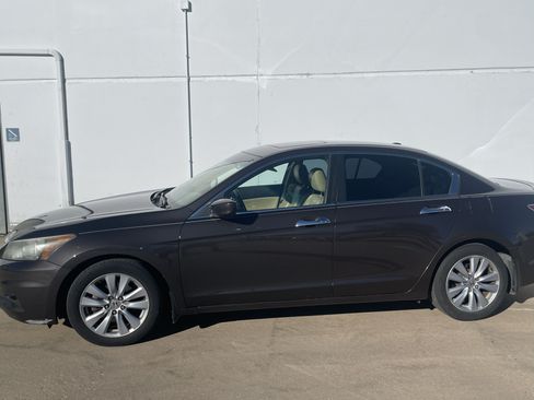 Used 2011 Honda Accord EX-L image 2