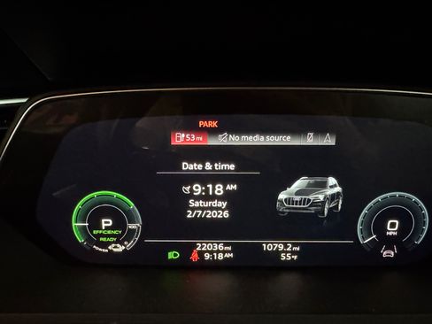 Used 2022 Audi e-tron Premium Plus image 2