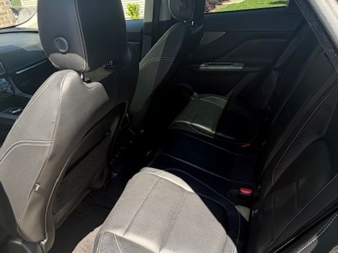 Used 2018 Jaguar F-PACE S image 21