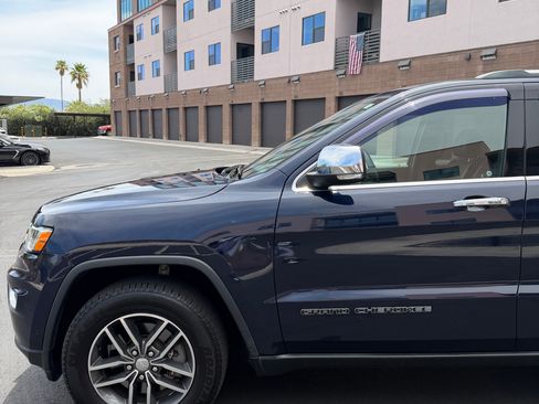 Used 2018 Jeep Grand Cherokee Limited AWD/4WD image 10