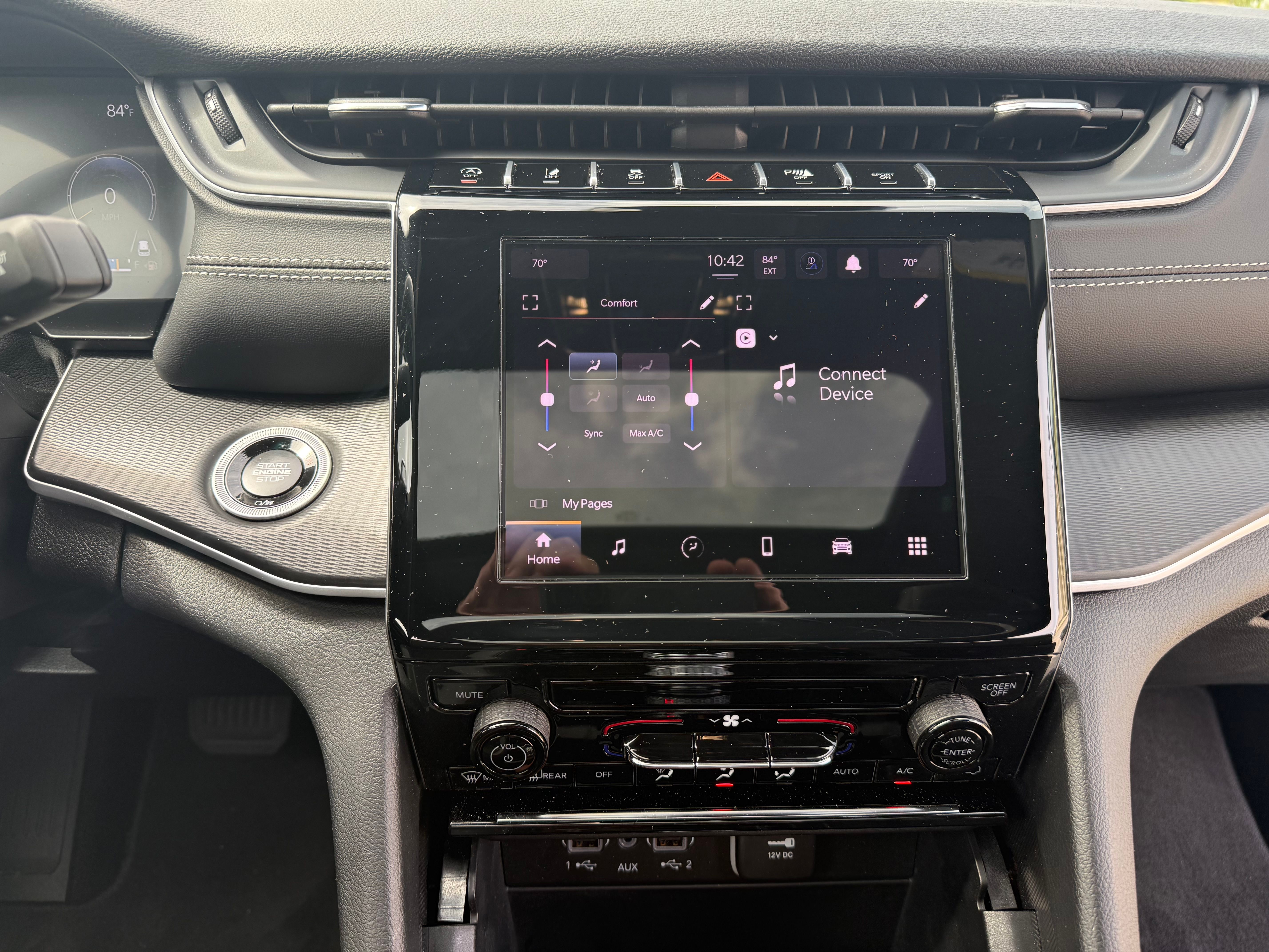 Used 2025 Jeep Grand Cherokee Laredo X RWD image 13