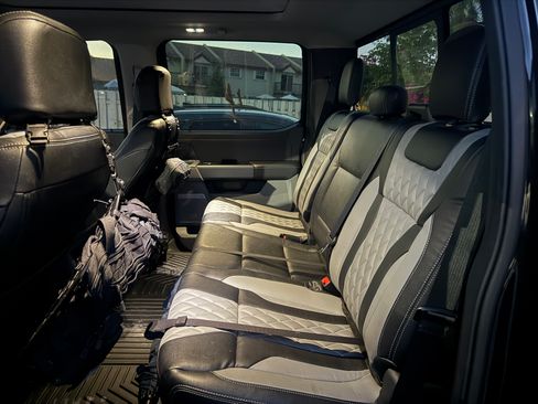 Used 2024 Ford F250 XLT w/ XLT Premium Package image 9