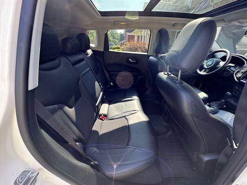 Used 2018 Jeep Compass Latitude w/ Popular Equipment Group FWD image 11