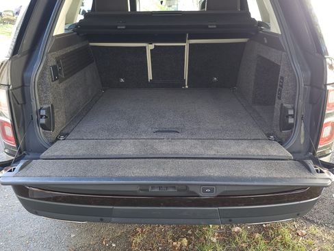 Used 2020 Land Rover Range Rover HSE image 32