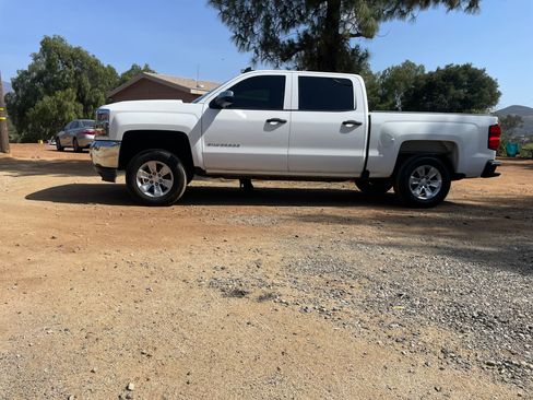 Used 2018 Chevrolet Silverado 1500 W/T w/ WT Convenience Package AWD/4WD image 4