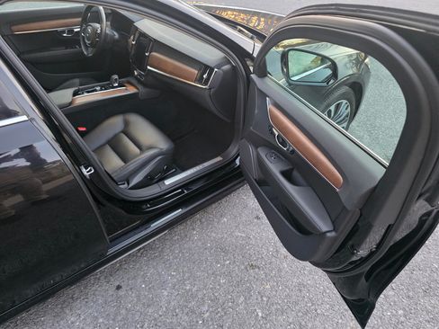 Used 2022 Volvo S90 B6 Momentum image 16