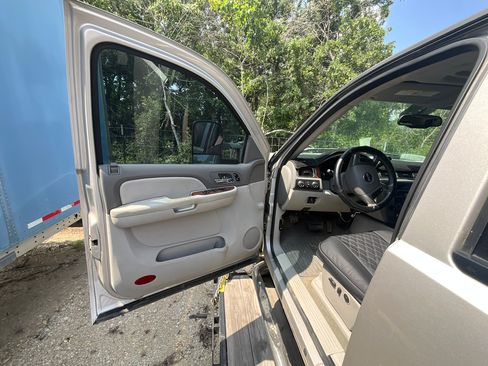 Used 2007 GMC Sierra 3500 SLT w/ Convenience Package AWD/4WD image 9