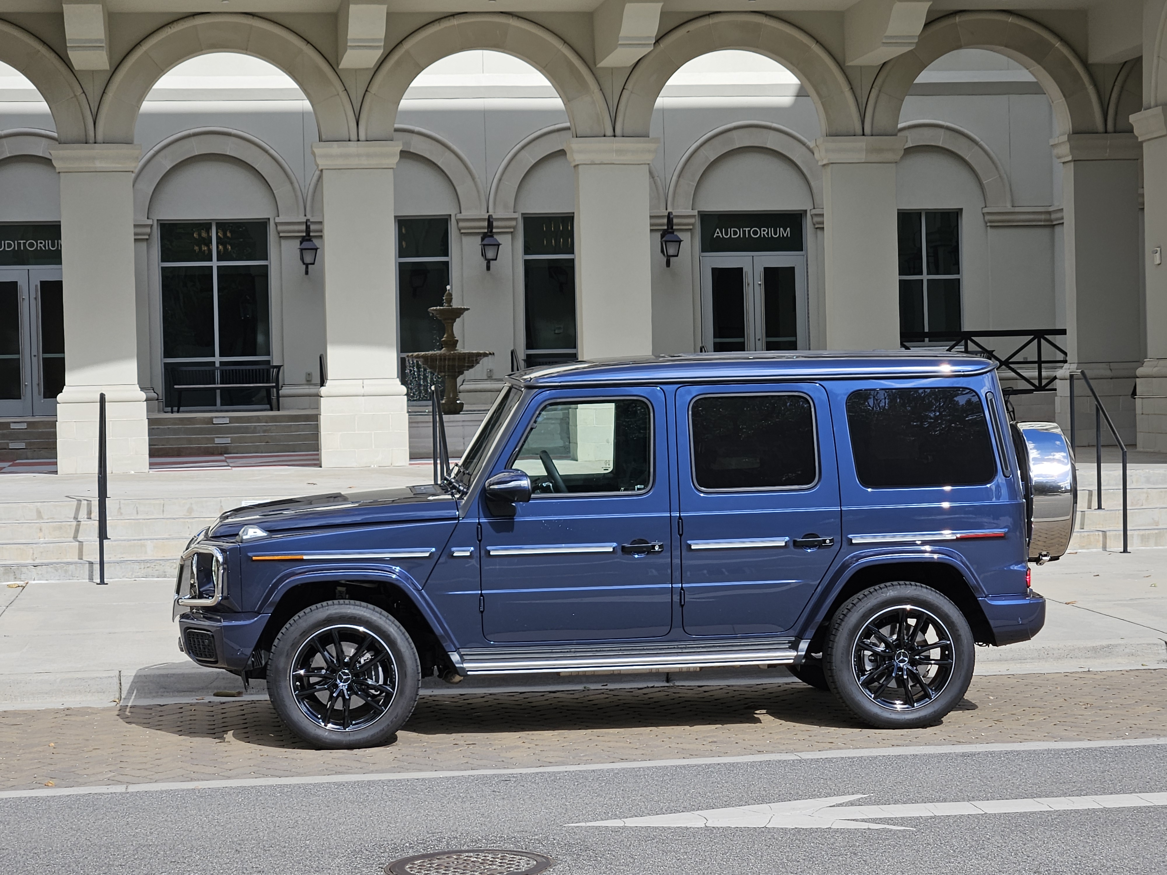 Used 2025 Mercedes-Benz G 550 image 1
