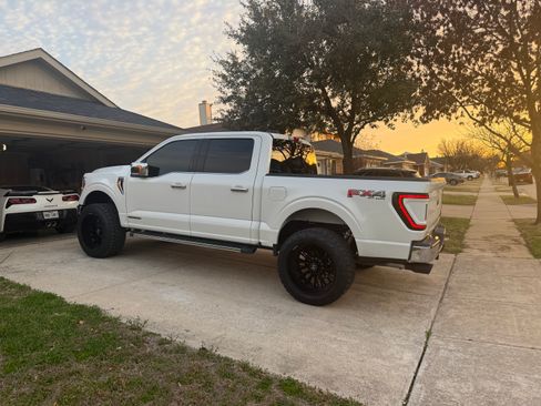 Used 2021 Ford F150 Lariat w/ Equipment Group 502A High AWD/4WD image 12