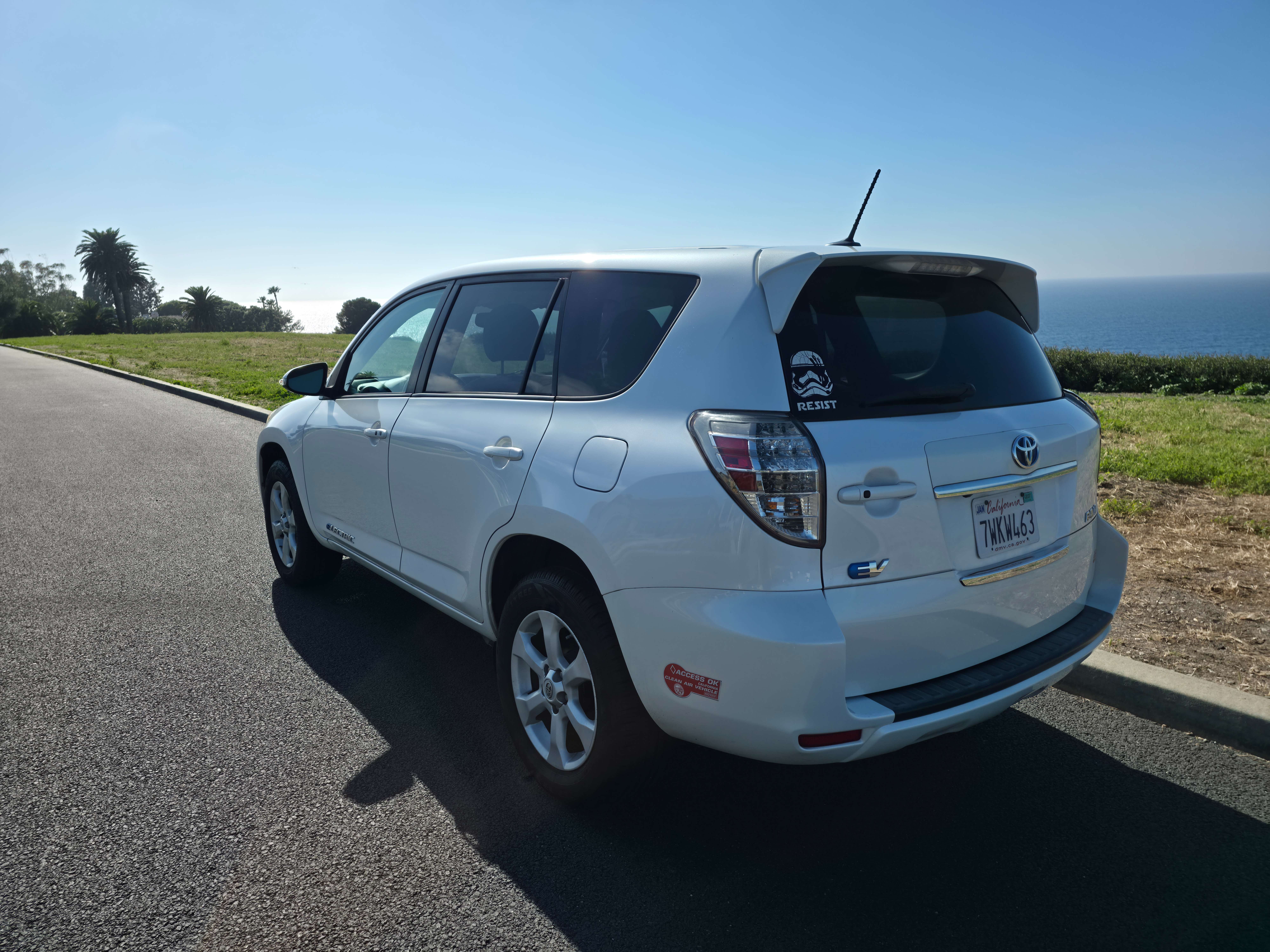 Used 2013 Toyota RAV4 EV FWD image 8