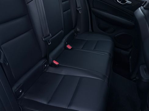 Used 2021 Volvo S60 T5 Momentum w/ Premium Package image 15