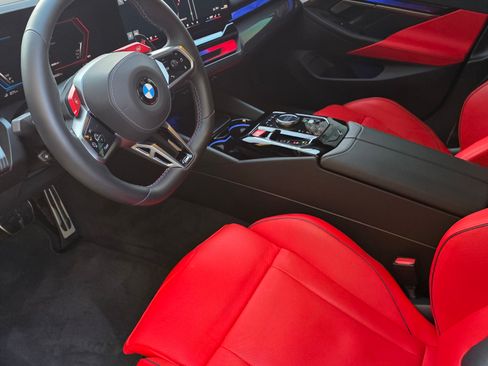 Used 2025 BMW M5 Sedan 4D w/ Carbon Package image 11