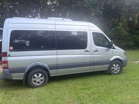 Used 2016 Mercedes-Benz Sprinter 2500 image 11