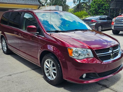 Used 2019 Dodge Grand Caravan SXT FWD image 11