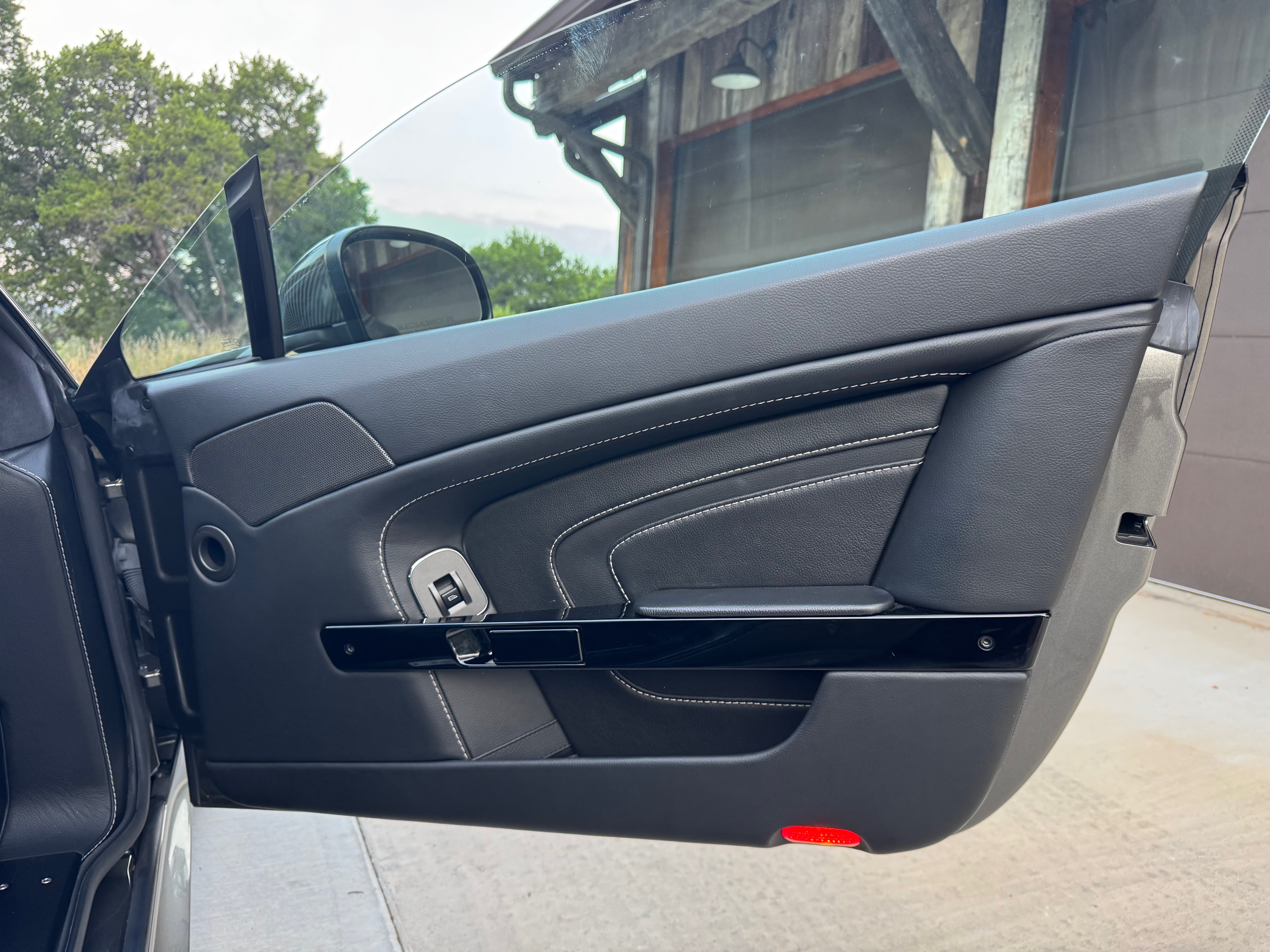 Used 2016 Aston Martin V12 Vantage S RWD image 13