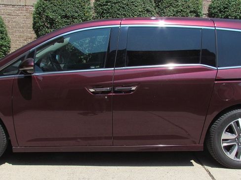 Used 2015 Honda Odyssey Touring Elite image 1