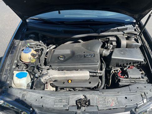 Used 2003 Volkswagen Golf 20th Anniversary FWD image 9