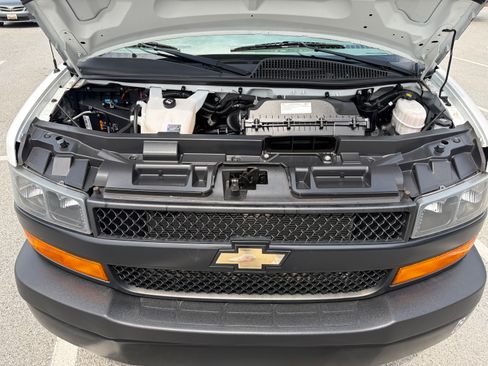 Used 2019 Chevrolet Express 2500 RWD image 15