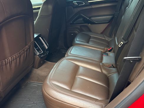 Used 2015 Porsche Cayenne S image 22