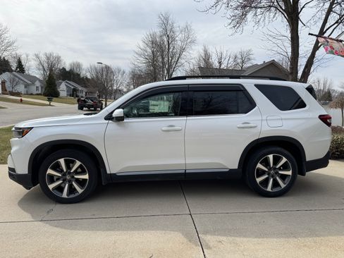 Used 2025 Honda Pilot Elite image 5