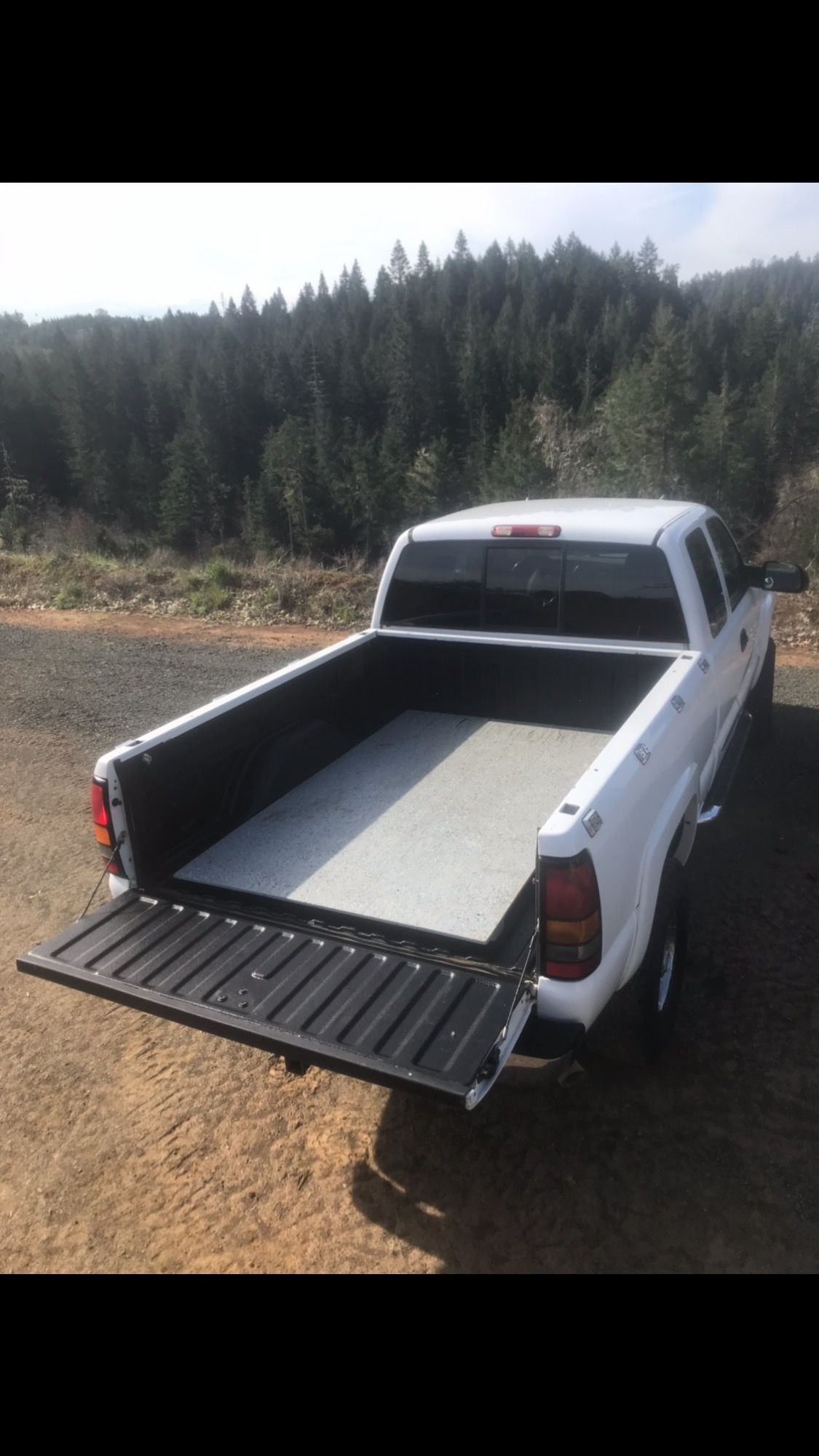 Used 2005 GMC Sierra 2500 SLT w/ Skid Plate Package AWD/4WD image 8