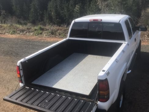 Used 2005 GMC Sierra 2500 SLT w/ Skid Plate Package image 8