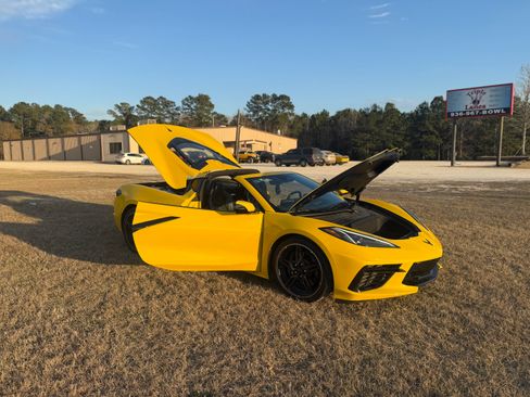 Used 2025 Chevrolet Corvette Stingray Coupe w/ 1LT image 19
